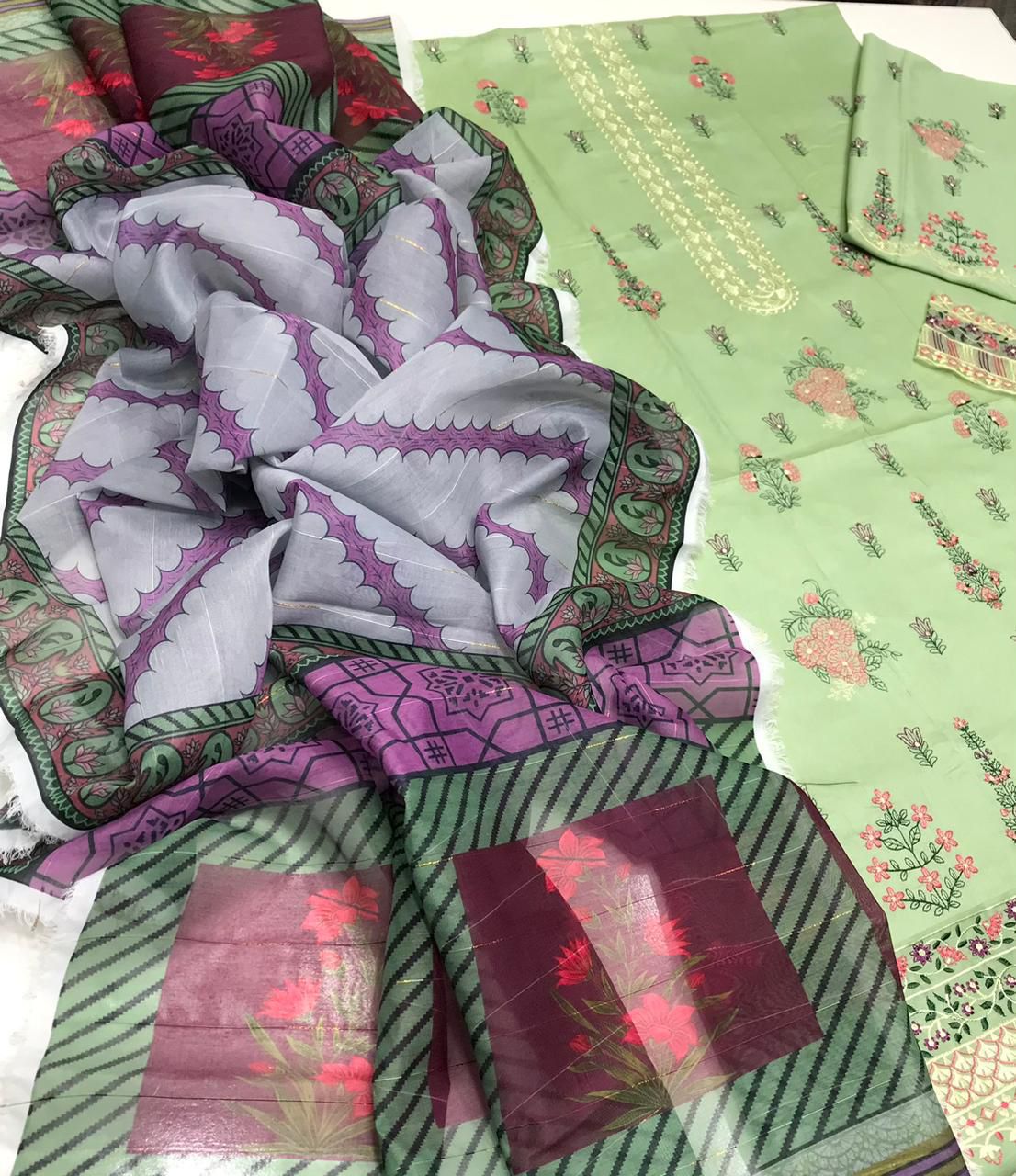 Women’s Traditional Pakistani Lawn 3-Piece Unstitched Suit – Embroidered